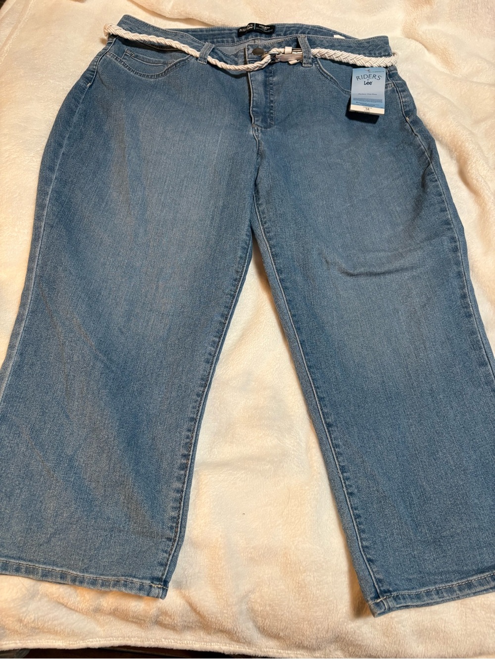 Lee Women's Light Blue Straight Leg Capri Jeans with White Braided Belt